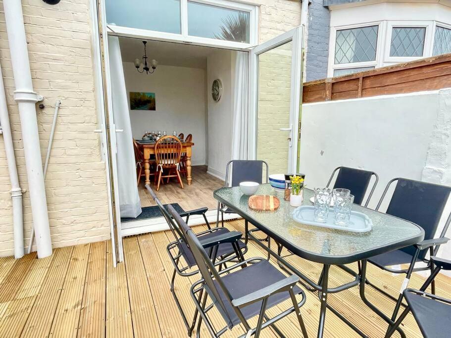 Portsmouth 3 Bedroom Getaway, Sleeps 6 Exterior photo
